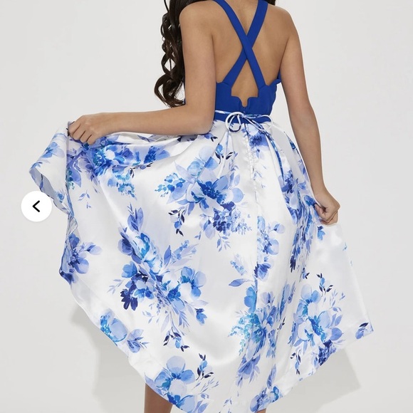 Blue and White Floral Dress - Picture 4 of 4